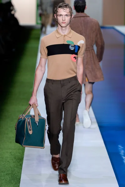 Look 15